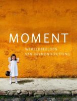 Moment | Wereldbeelden van Raymond Rutting 9789089899354 Raymond Rutting Terra   Fotoboeken Wereld als geheel