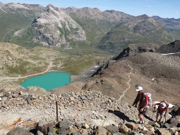 Tour of the Bernina, the | wandelgids 9781852847524 Gillian Price Cicerone Press   Meerdaagse wandelroutes, Wandelgidsen Graubünden, Milaan, Lombardije, Italiaanse Meren